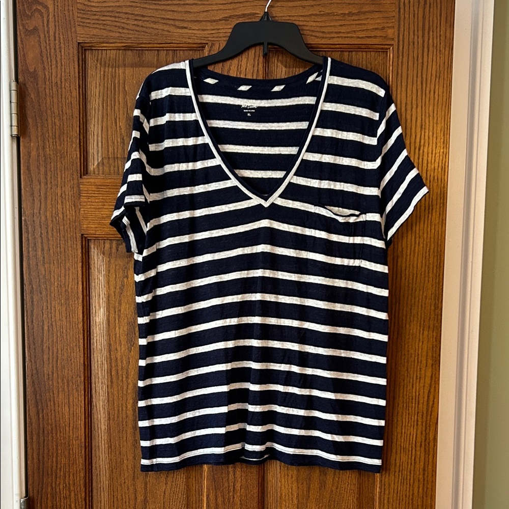 Striped V-Neck Short Sleeve Top - Navy & White